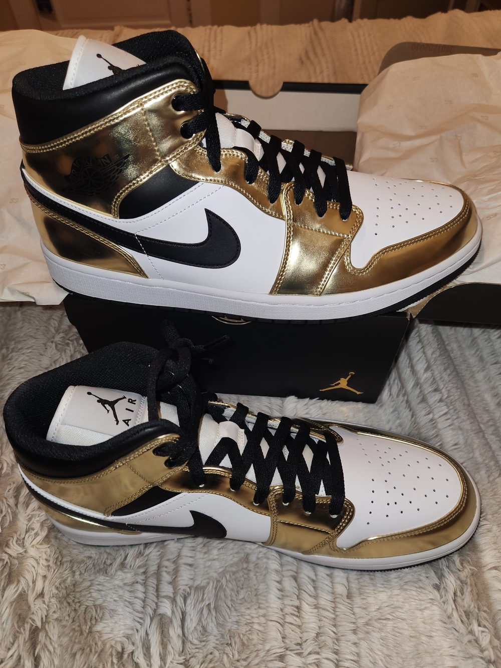 Air Jordan 1 MID SE - Picture 3 of 5
